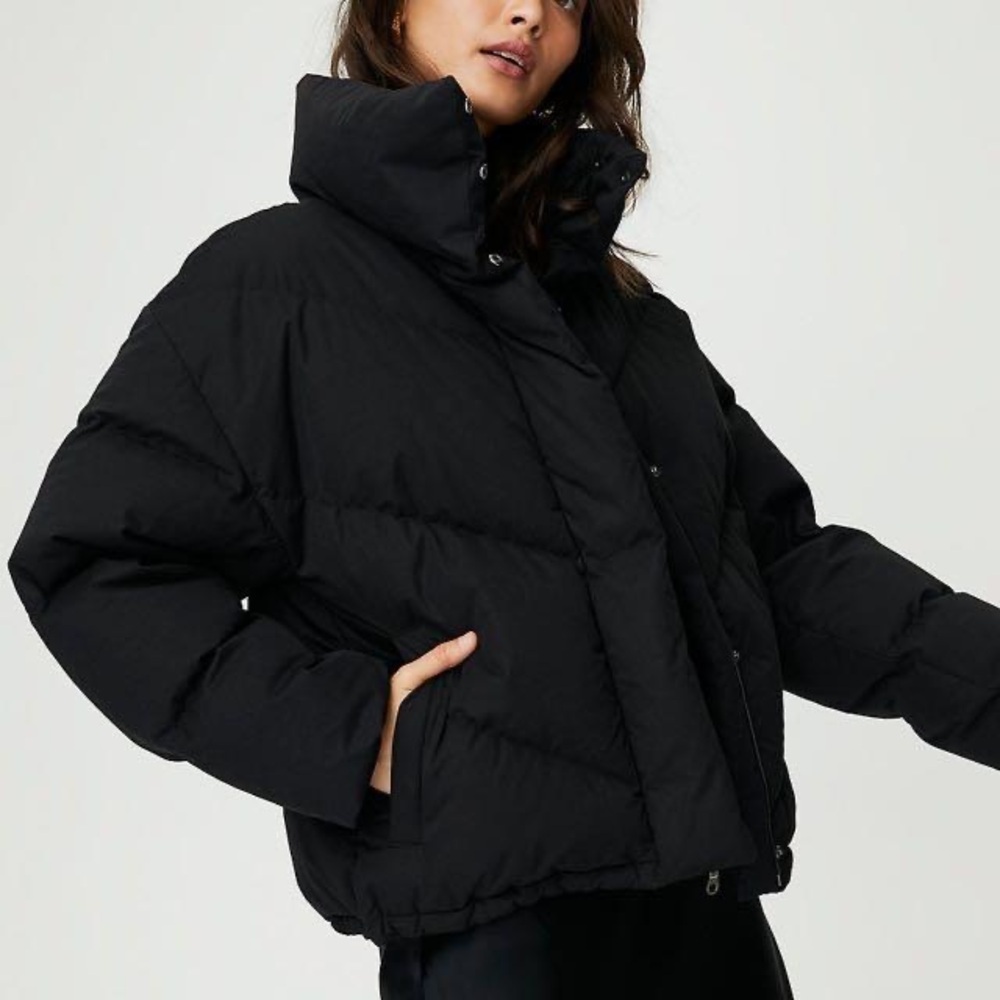 Aritzia Wilfred The Cloud Puff Velvet - Picture 2 of 8